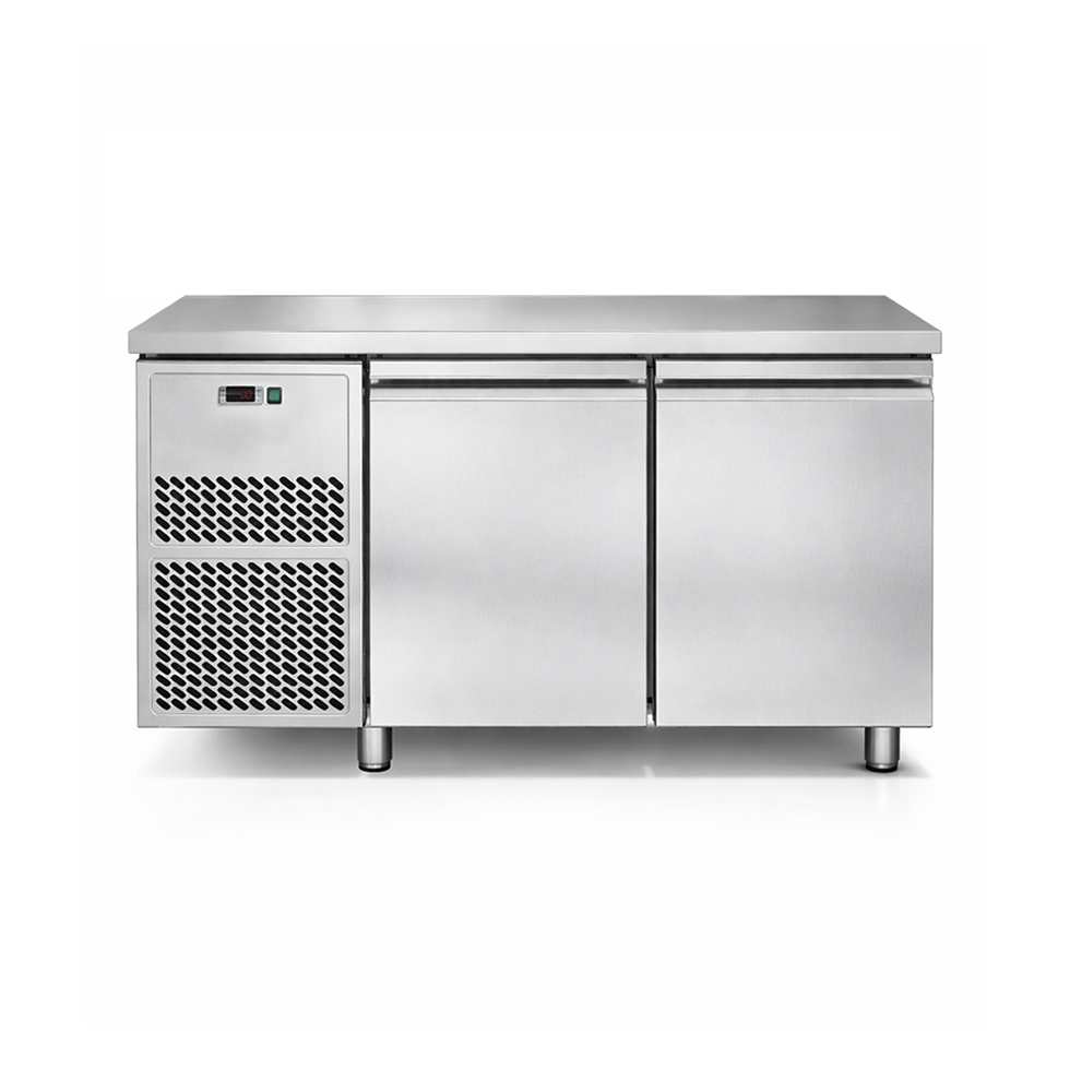 Tavolo Refrigerato 2 porte Prof. 700 0°C/+10°C motore a sinistra classe energetica A