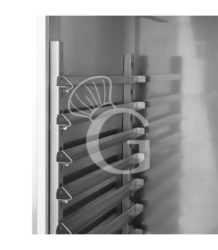 Armadio Refrigerato Ventilato 0°C/+8°C - 700 LT per teglie 60x40/60x80