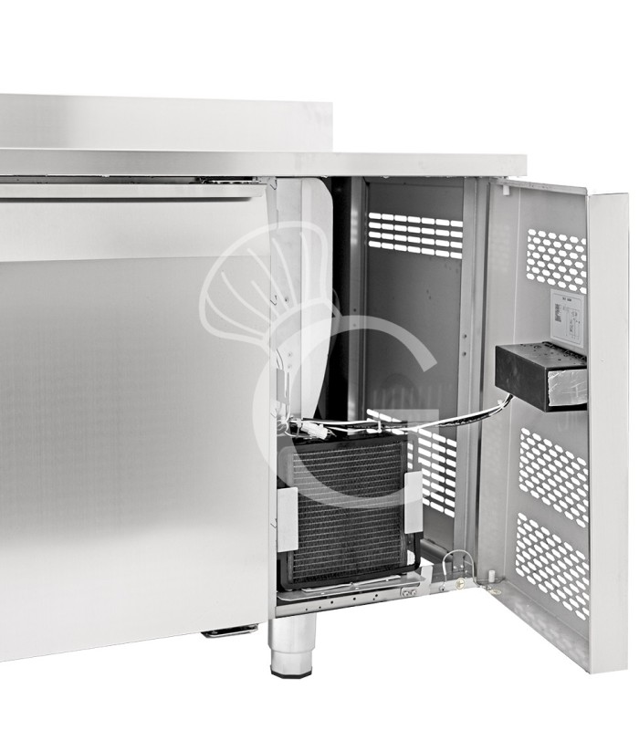 Tavolo Refrigerato 4 porte con alzatina 0°C/+8°C classe energetica A Profondità 700 mm