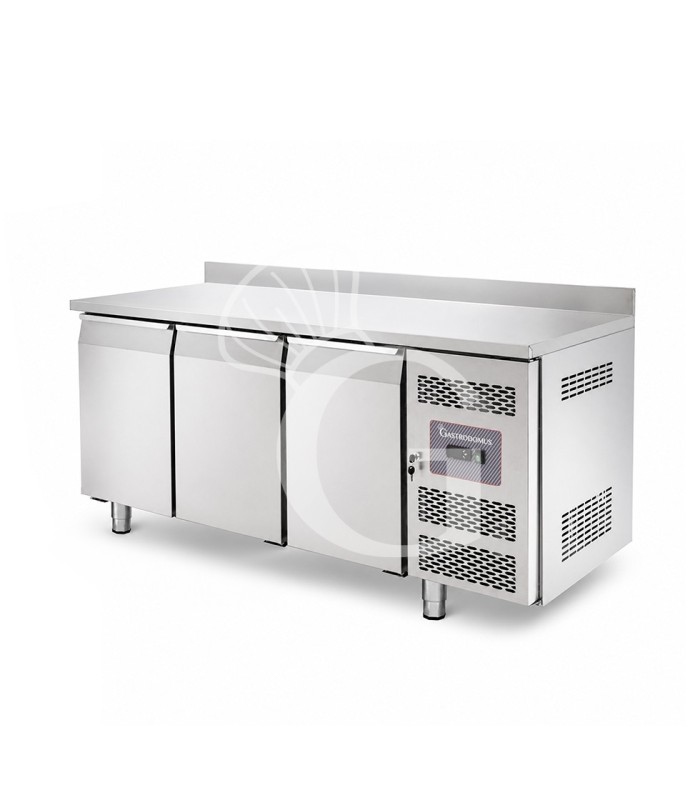 Tavolo Refrigerato 3 porte con alzatina 0°C/+8°C classe energetica A Profondità 700 mm