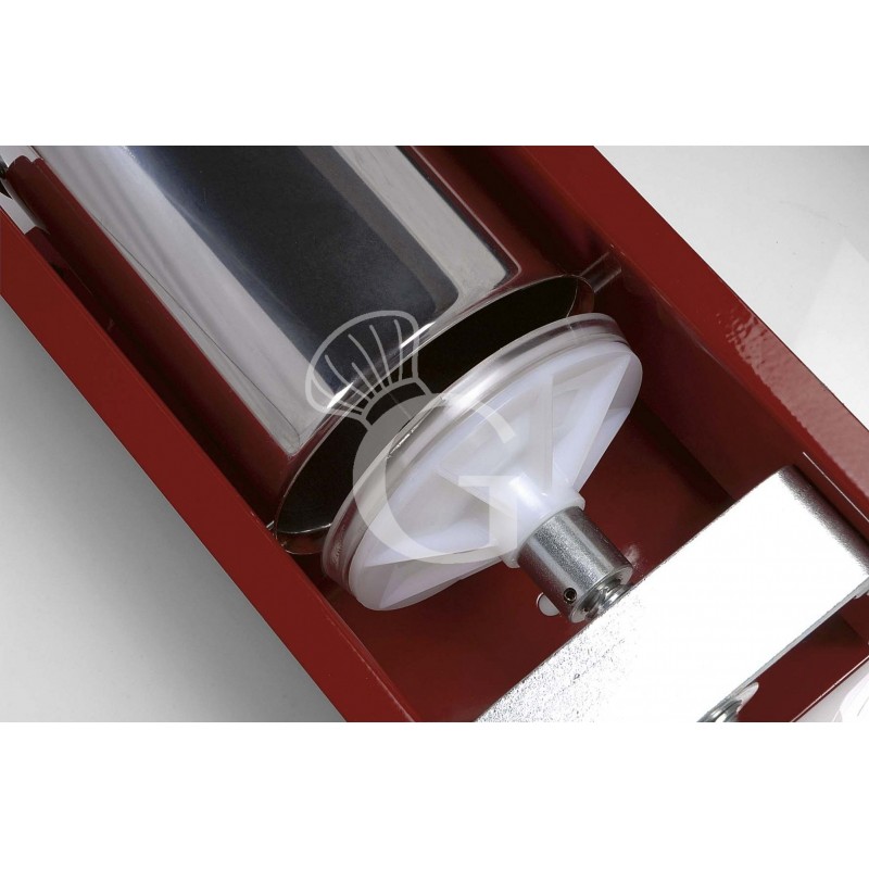 Dettaglio insaccatrice manuale orizzontale, capacità 3 Lt e imbuto diametro 136 mm