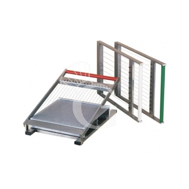 Chitarra per pasticceria con piano di taglio L 360 mm x P 360 mm Chitarra per pasticceria con piano di taglio L 360 mm x P 360 mm