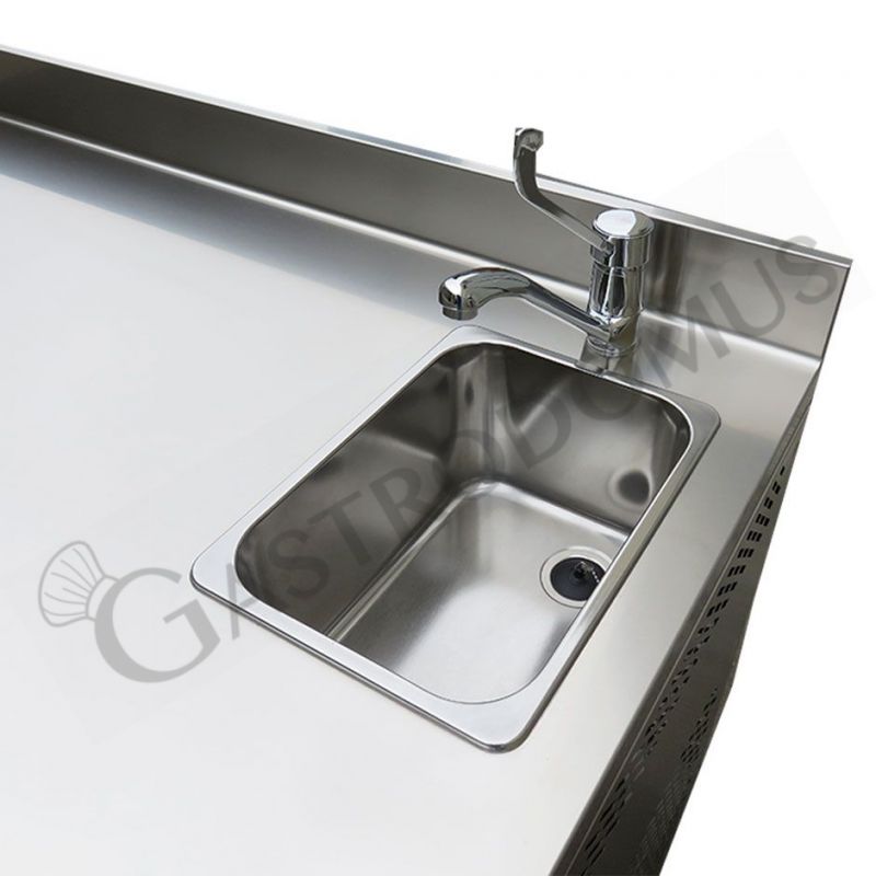 Dettaglio Tavolo Refrigerato con Lavello e alzatina 3 porte Prof. 700 mm per griglie GN1/1