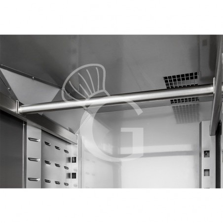 Frigo professionale ventilato per carne 3 porte - Temperatura -2/+10°C - capacità 1400 LT Frigo professionale ventilato per carne 3 porte - Temperatura -2/+10°C - capacità 1400 LT