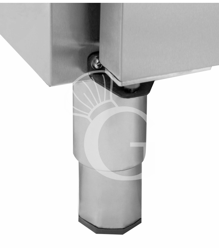 Tavolo refrigerato con 3 porte e 2 cassetti, Prof. 700 e temperatura -2°C/+8°C