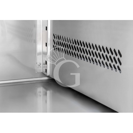 Tavolo frigo con 2 porte e 4 cassetti, Prof. 700 e temperatura -2°C/+8°C Tavolo frigo con 2 porte e 4 cassetti, Prof. 700 e temperatura -2°C/+8°C