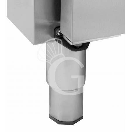 Tavolo frigo con 2 porte e 4 cassetti, Prof. 700 e temperatura -2°C/+8°C Tavolo frigo con 2 porte e 4 cassetti, Prof. 700 e temperatura -2°C/+8°C