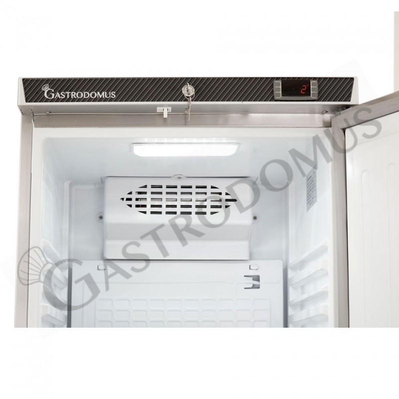 Armadio refrigerato statico in acciaio inox con temperatura -2°C/+8°C e capacità 530 LT, visione interna