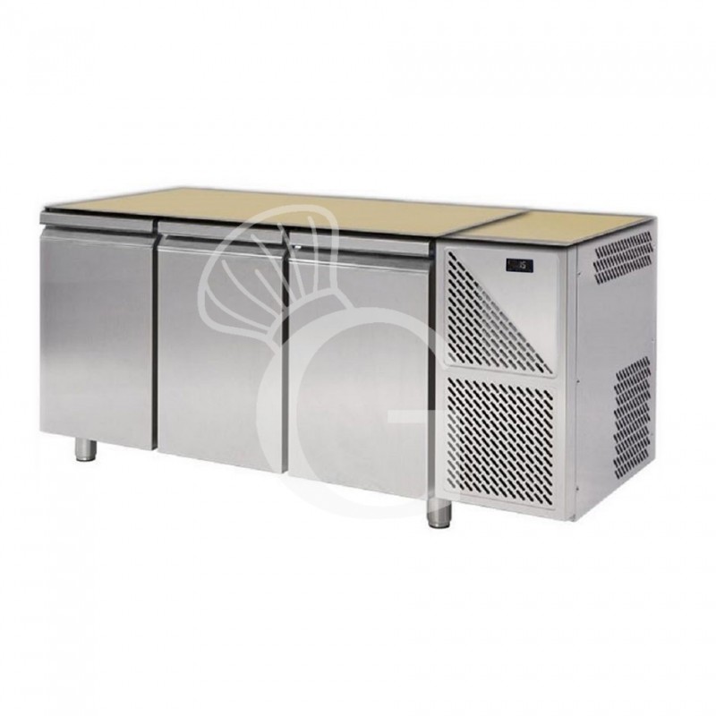 Tavolo frigo senza top con 3 porte, profondità 700 mm e temperatura 0/10°C Tavolo frigo senza top con 3 porte, profondità 700 mm e temperatura 0/10°C