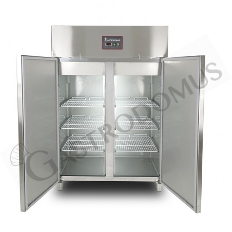 Particolare porte aperte Armadio Congelatore Ventilato -18°C/-22°C 1040 LT classe energetica D Particolare porte aperte Armadio Congelatore Ventilato -18°C/-22°C 1040 LT classe energetica D