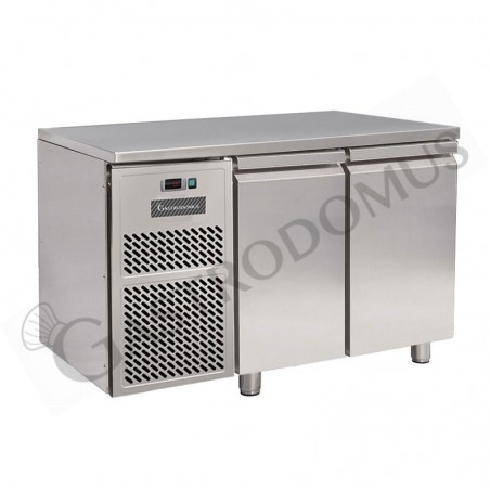 Tavolo refrigerato 2 porte motore a sinistra Prof. 600 mm temperatura -18°C/-22°C Tavolo refrigerato 2 porte motore a sinistra Prof. 600 mm temperatura -18°C/-22°C