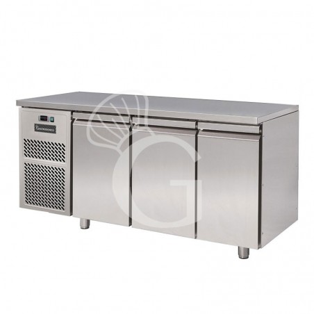 Tavolo refrigerato motore a sinistra 3 porte Prof. 600 mm temperatura -18°C/-22°C Tavolo refrigerato motore a sinistra 3 porte Prof. 600 mm temperatura -18°C/-22°C