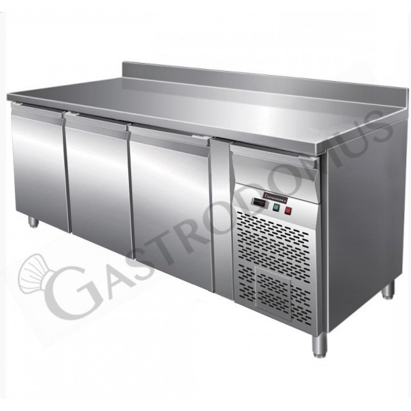 REFRIGERATED TABLE FOR GASTRONOMY 3 DOORS SPLASHBACK PROF. 700 MM -18°C/-22°C ENERGY CLASS D