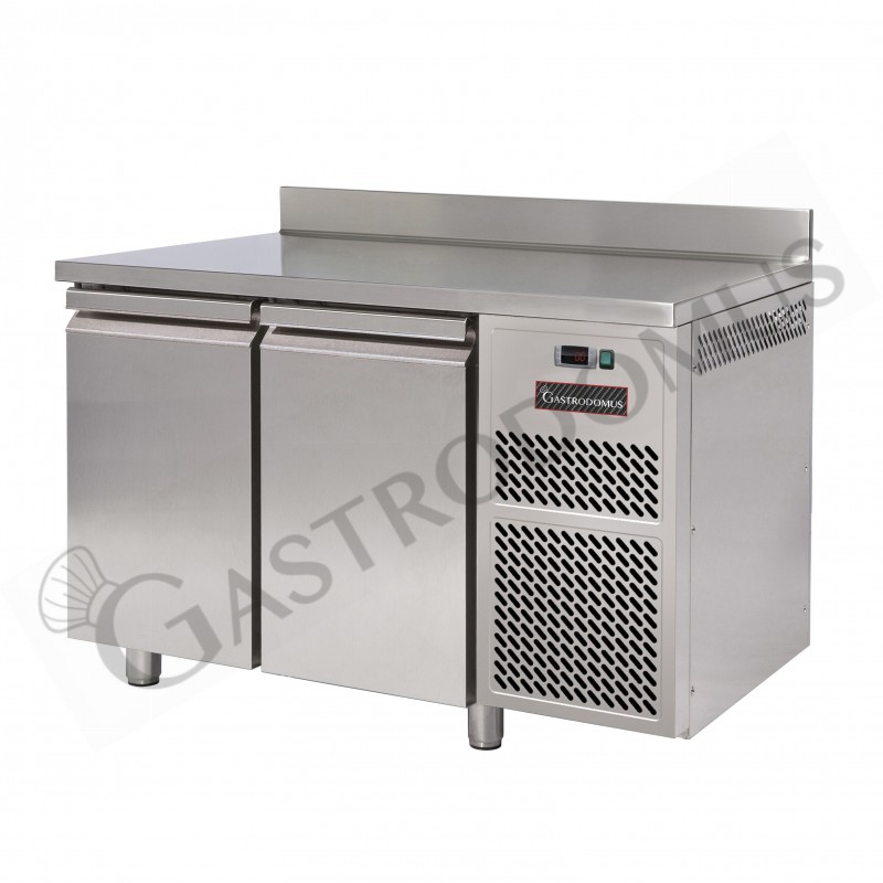 Tavolo refrigerato 2 porte con alzatina Prof. 600 mm - temperatura -18°C/-22°C Tavolo refrigerato 2 porte con alzatina Prof. 600 mm - temperatura -18°C/-22°C