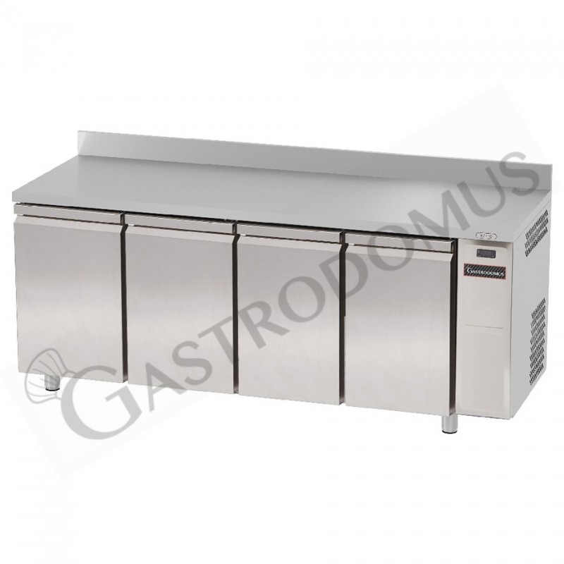 Tavolo frigo 4 porte con alzatina Prof. 700 mm - temperatura 0°C/+10°C - motore remoto Tavolo frigo 4 porte con alzatina Prof. 700 mm - temperatura 0°C/+10°C - motore remoto