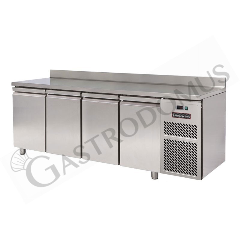 Tavolo Refrigerato 4 porte alzatina Prof. 700 mm 0°C/+10°C classe energetica D Tavolo Refrigerato 4 porte alzatina Prof. 700 mm 0°C/+10°C classe energetica D