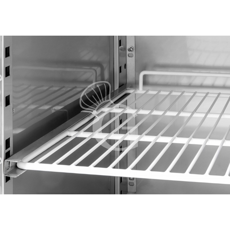 Tavolo refrigerato con 2 porte e 5 cassetti, alzatina, Prof.700 e temperatura -2°C/+8°C