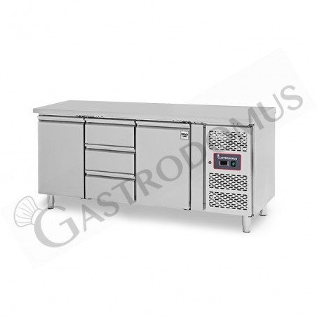 Tavolo Refrigerato 3 cassetti 2 porte 700 mm -2°C/+8°C Tavolo Refrigerato 3 cassetti 2 porte 700 mm -2°C/+8°C
