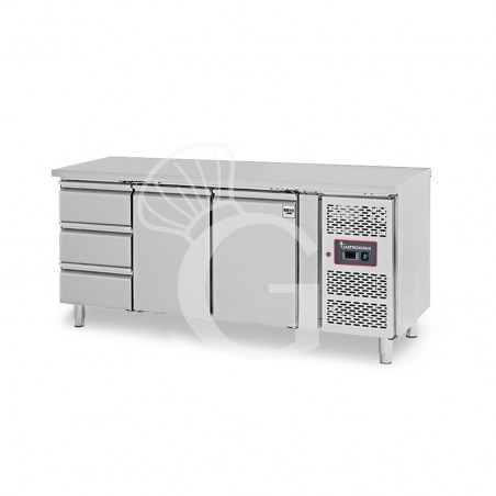Tavolo Refrigerato 3 cassetti 2 porte 700 mm -2°C/+8°C Tavolo Refrigerato 3 cassetti 2 porte 700 mm -2°C/+8°C