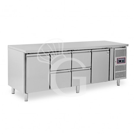 Tavolo Refrigerato 4 cassetti 2 porte 700 mm -2°C/+8°C per Gastronomia Tavolo Refrigerato 4 cassetti 2 porte 700 mm -2°C/+8°C per Gastronomia