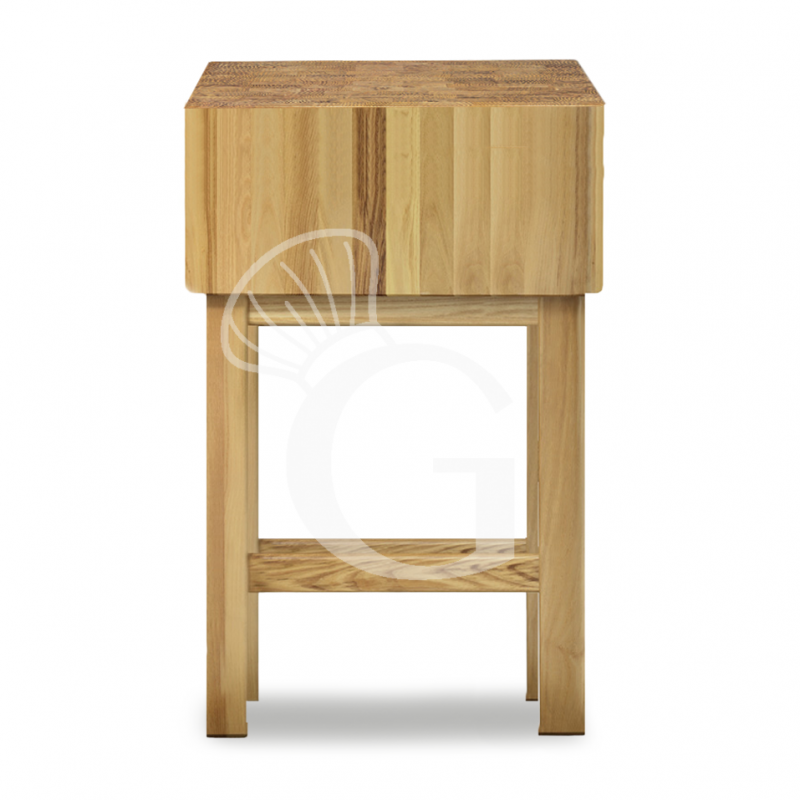 Ceppo in legno spessore 250 mm + sgabello L 700 mm x P 600 mm x H 900 mm Ceppo in legno spessore 250 mm + sgabello L 700 mm x P 600 mm x H 900 mm