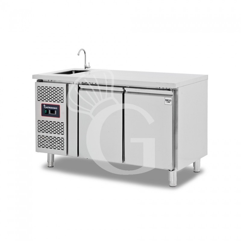 Tavolo Lavello Armadiato Refrigerato 2 porte Prof. 700 mm +2°C/+8°C motore a sinistra - con foro rubinetto Ø 25 mm.