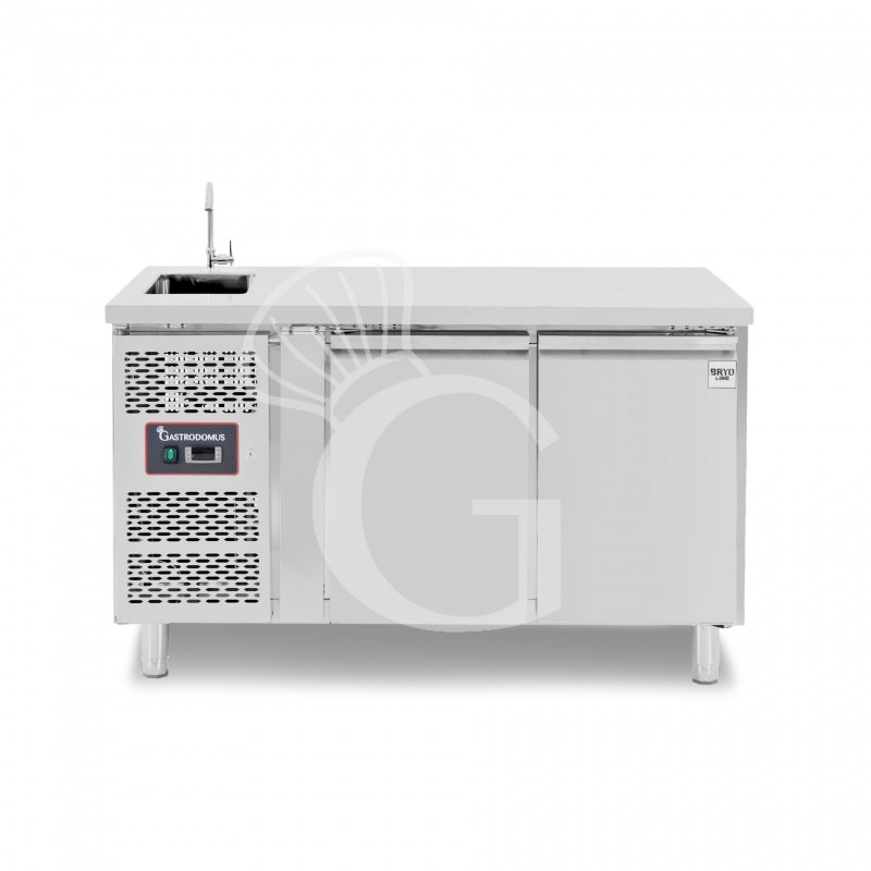 Tavolo Lavello Armadiato Refrigerato 2 porte Prof. 700 mm +2°C/+8°C motore a sinistra - con foro rubinetto Ø 25 mm.