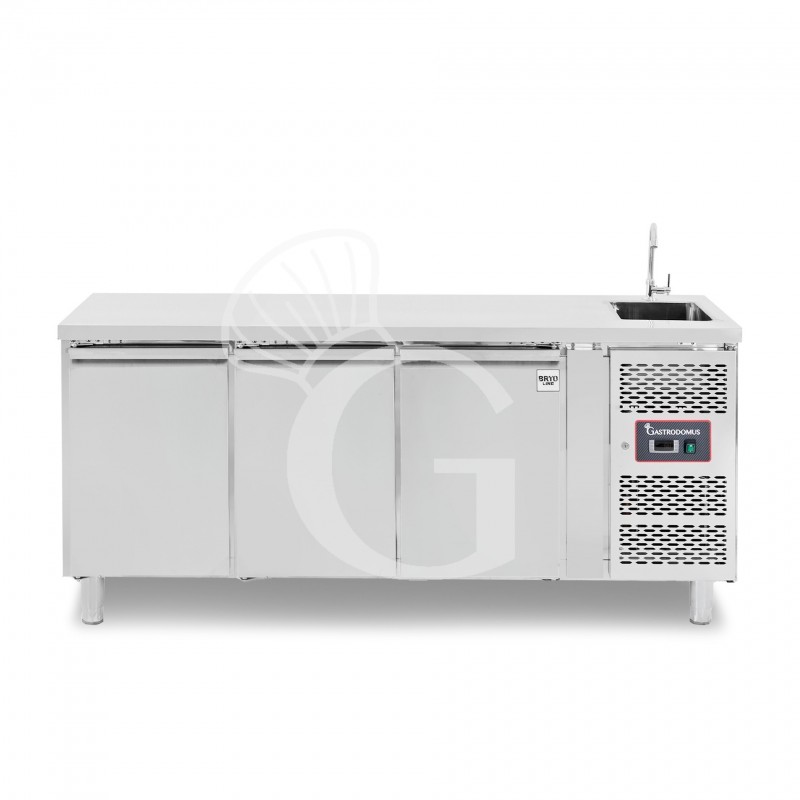 Tavolo Lavello Armadiato Refrigerato 3 porte Prof. 700 mm +2°C/+8°C - con foro rubinetto Ø 25 mm