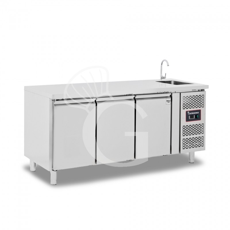 Tavolo Lavello Armadiato Refrigerato 3 porte Prof. 700 mm +2°C/+8°C - con foro rubinetto Ø 25 mm