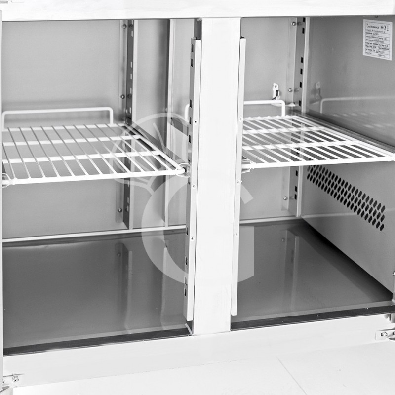 Tavolo Lavello Armadiato Refrigerato 4 porte Prof. 700 mm +2°C/+8°C motore a sinistra  - con foro rubinetto Ø 25 mm