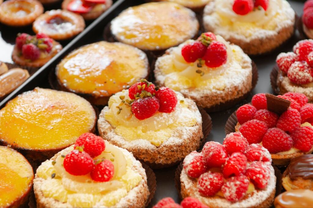 GUIDA COMPLETA ALLE ATTREZZATURE PER PASTICCERIA: COSA SERVE PER ECCELLERE