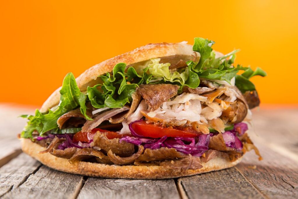 APRIRE UN KEBAB: GUIDA COMPLETA E ATTREZZATURA NECESSARIA
