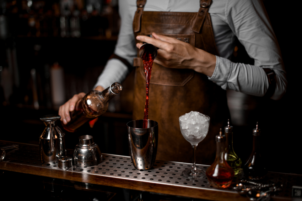 COME ALLESTIRE UN BANCO BAR: GUIDA COMPLETA PER UNA PERFETTA POSTAZIONE BARMAN