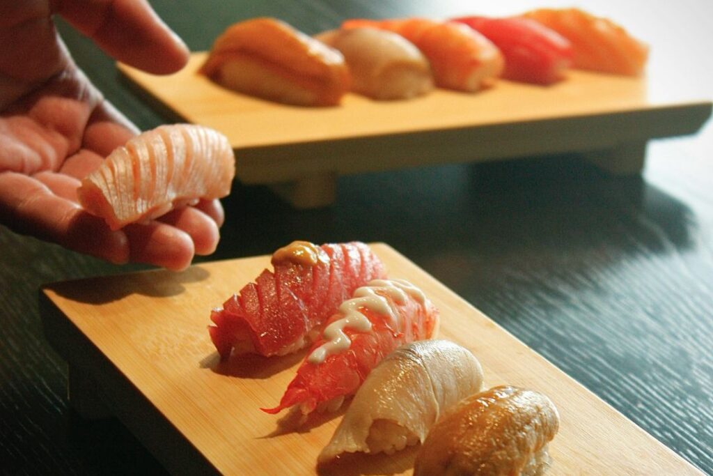 COME APRIRE UN SUSHI BAR: GUIDA COMPLETA AI COSTI, REQUISITI E ATTREZZATURE
